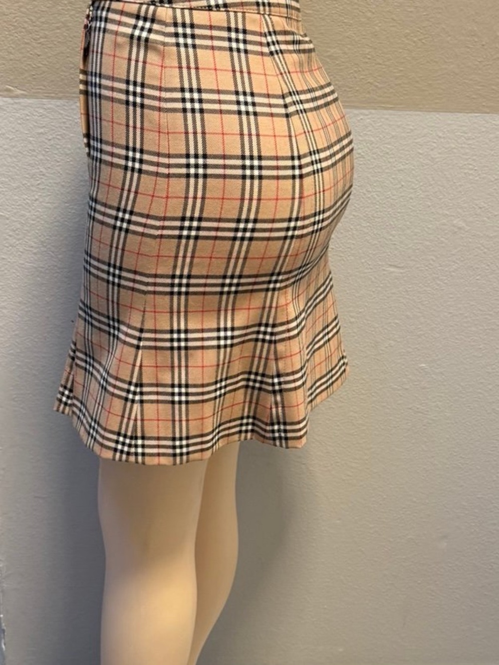 Burberry Beige Plaid Mini Skirt with Black & Red Check - Picture 3 of 6